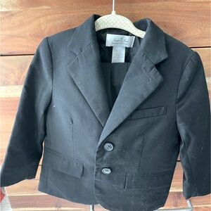 Adorable boys suit in great condition for a special occasion
